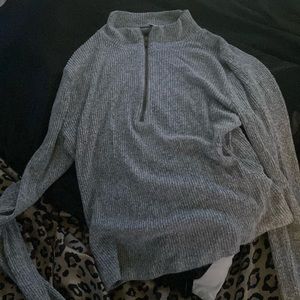 Soft medium half zip up longsleeve.